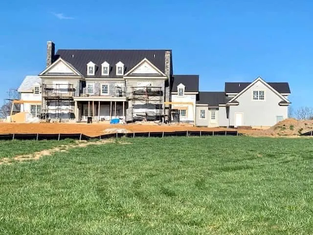 Expansive Custom Home — photograph 3