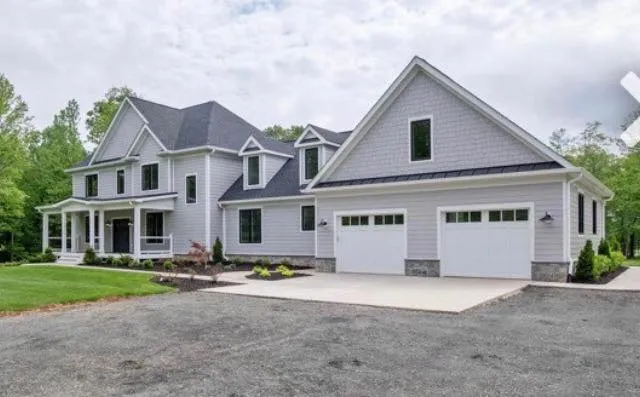 Custom Garages and Homes — photograph 7