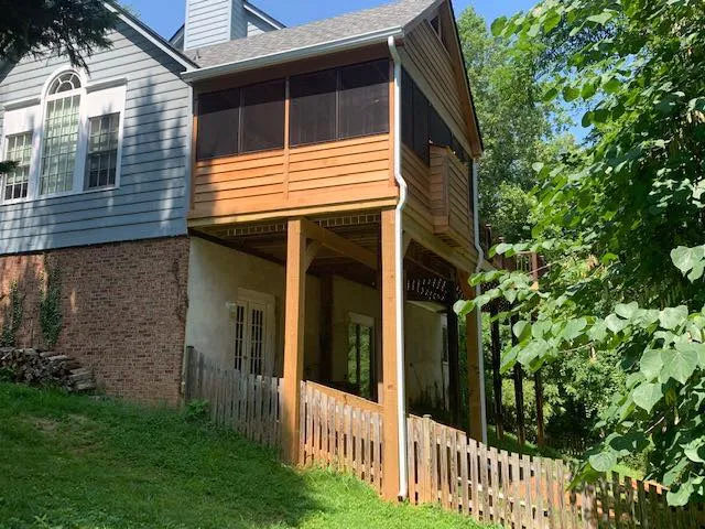 Porches — photograph 4
