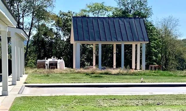 Pool House/Pavillion — photograph 2